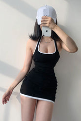 Sexy Minikleid mit tiefem Brustausschnitt und hängendem Hals